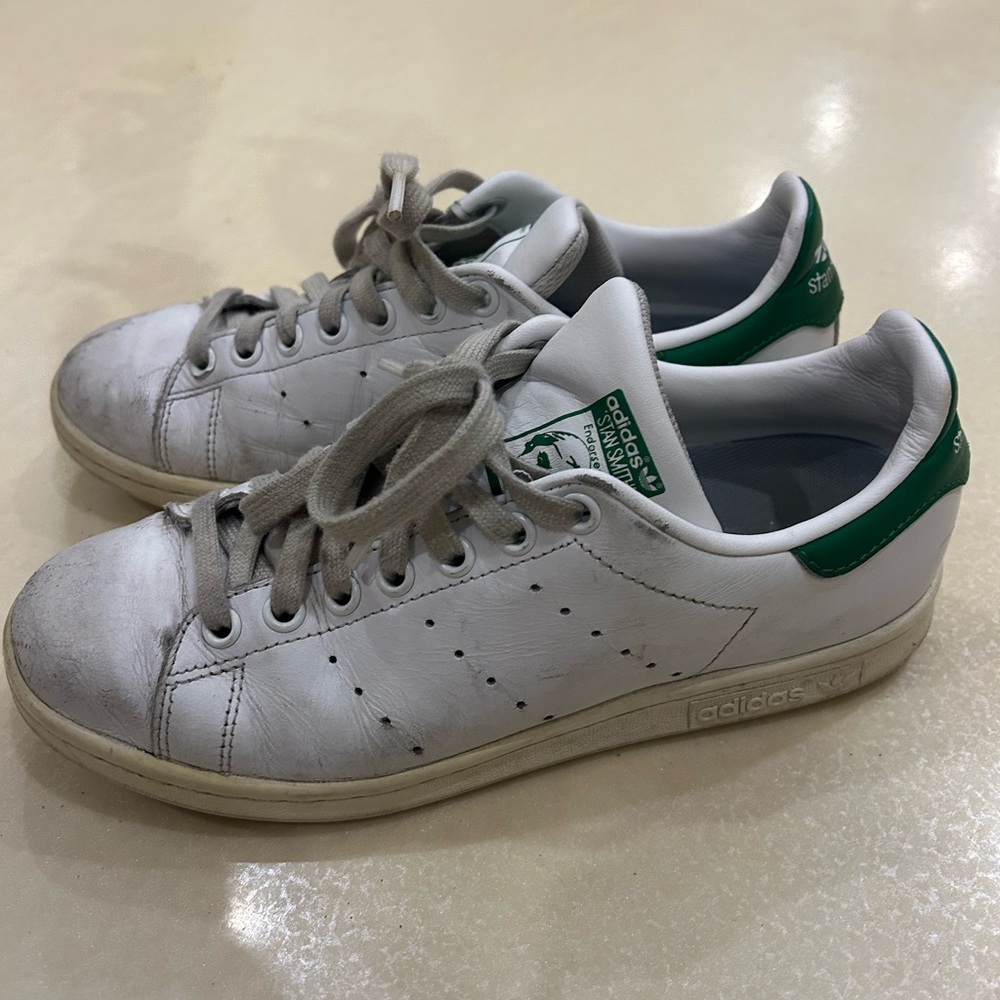 Adidas size 7 Stan smith